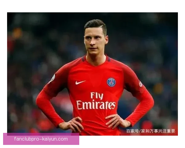 Osimhen 独特的面具造型引发球迷热议，展现个人风格与比赛状态